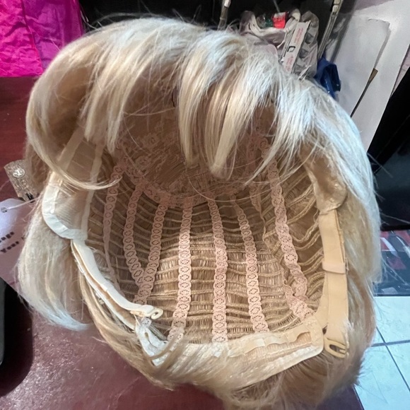 Fashion Wig Blonde Short Puxie NWT GAB2306 - Picture 5 of 6
